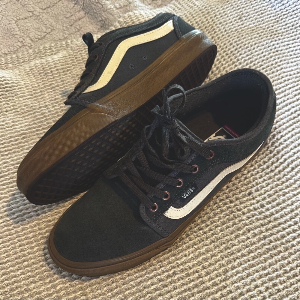 NWOT VANS Grey Chukka Low Skate Shoe